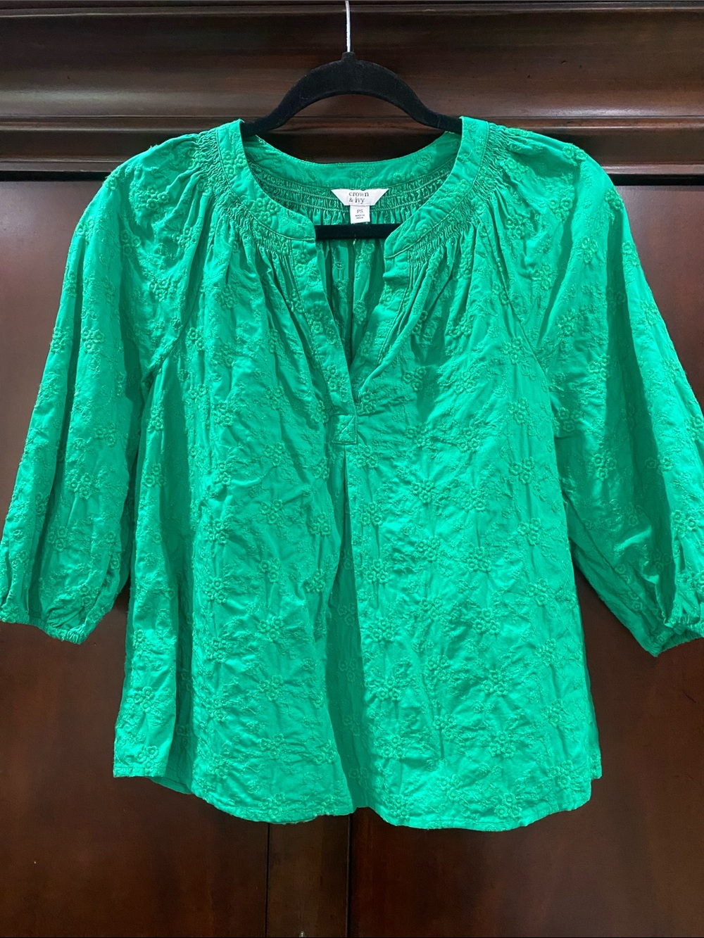 crown & ivy Emerald Green Embroidered Peasant Blouse